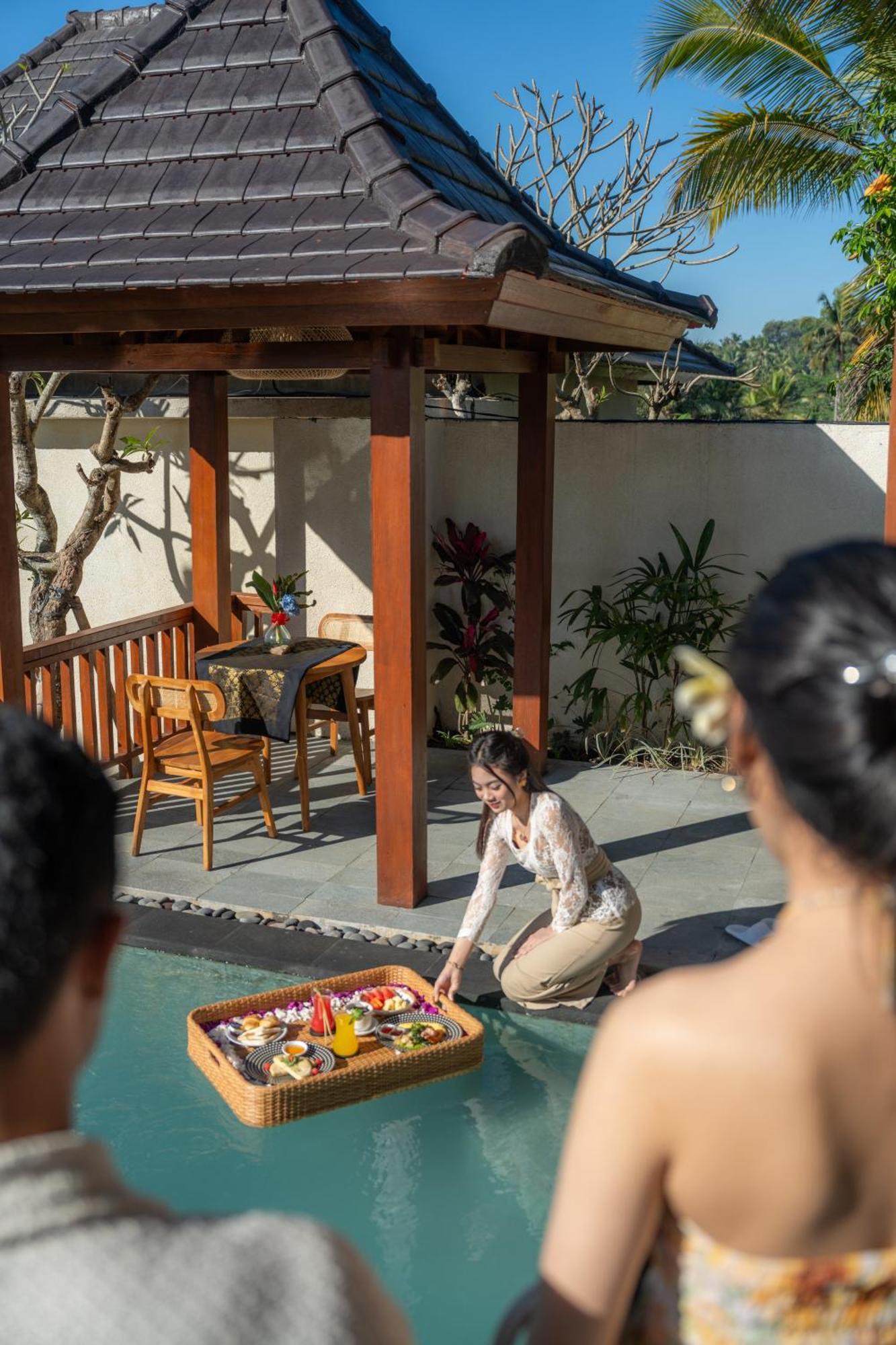 Dewi Kunti Villa テガララン エクステリア 写真