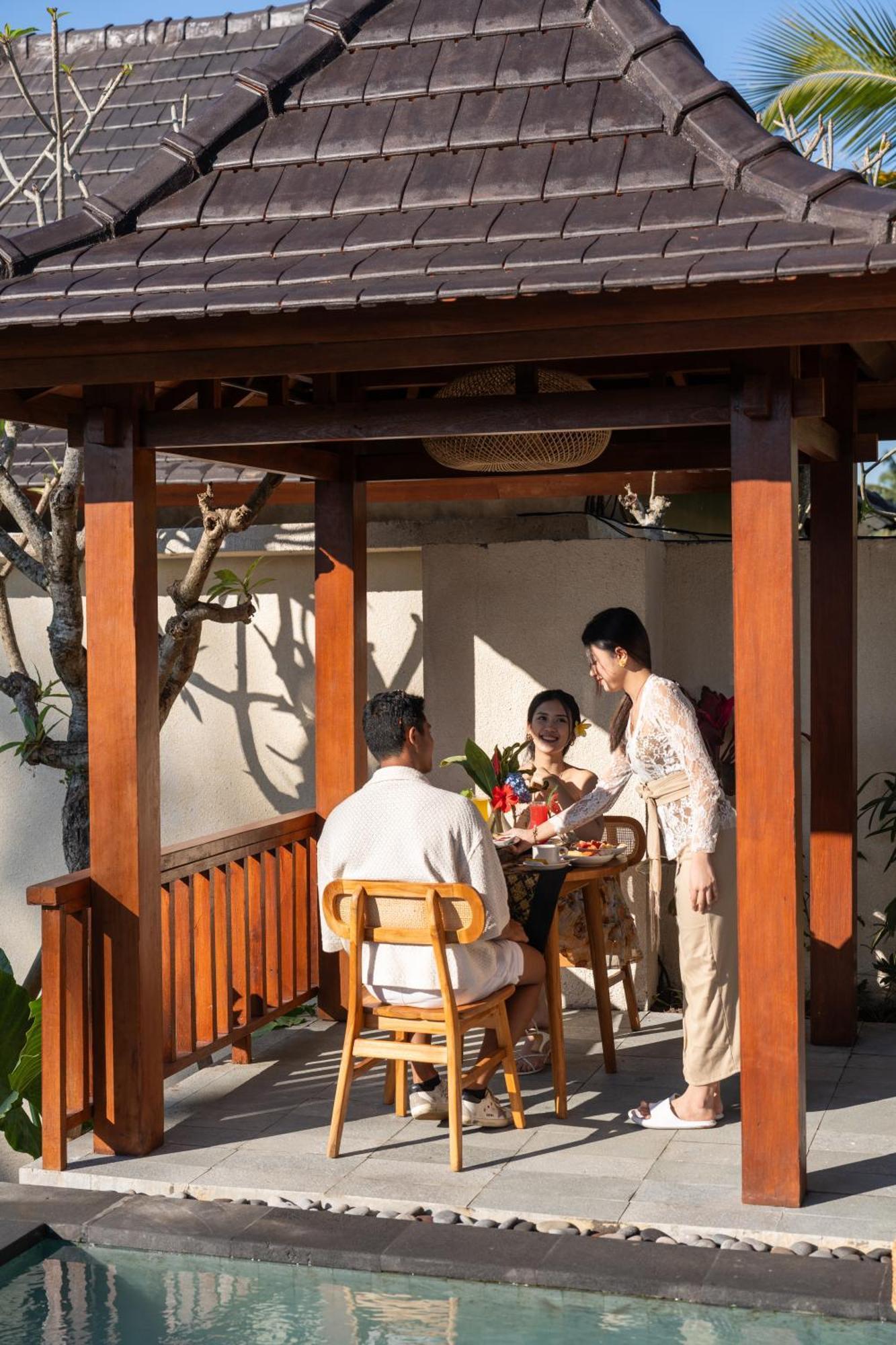 Dewi Kunti Villa テガララン エクステリア 写真