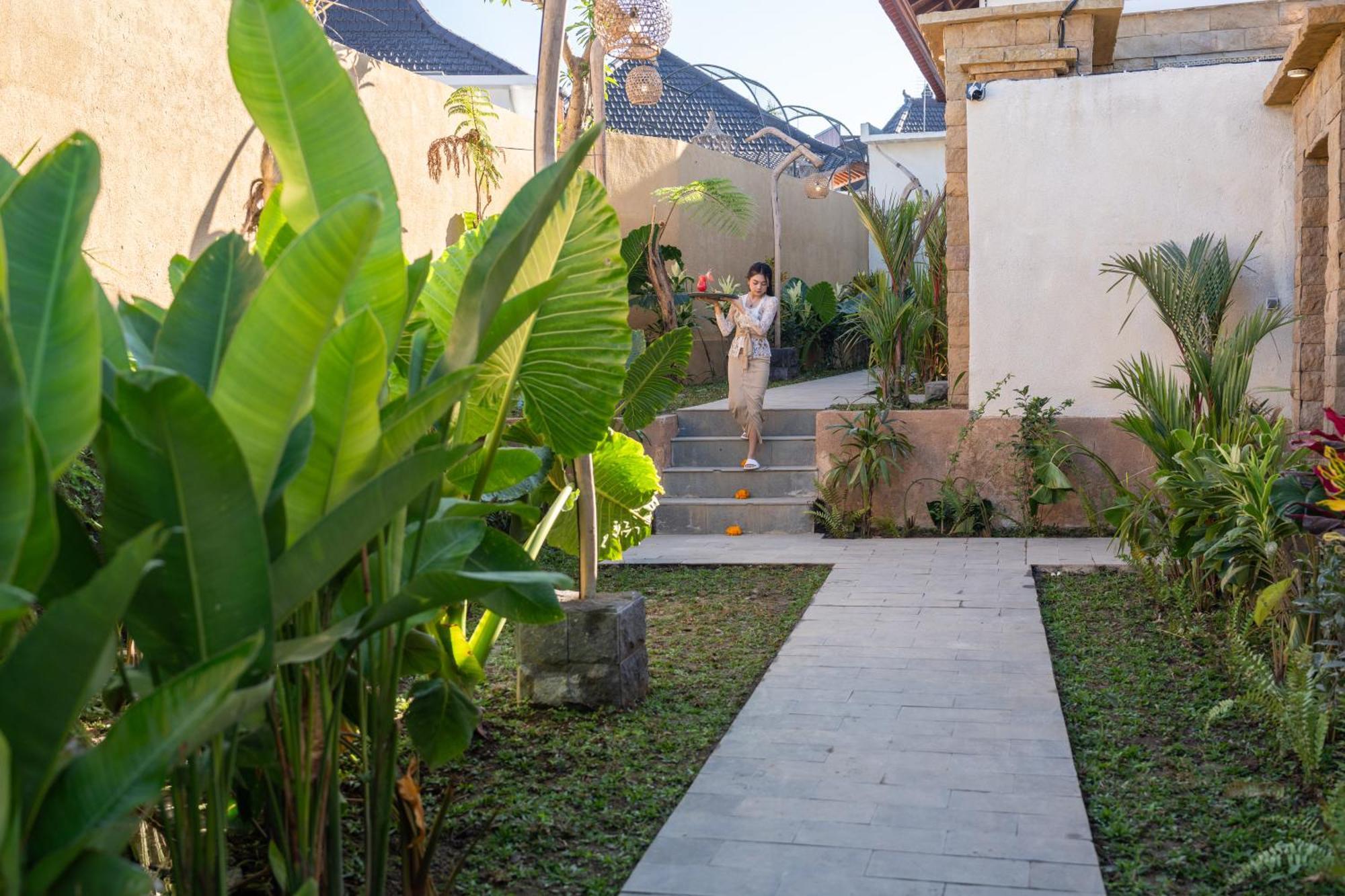 Dewi Kunti Villa テガララン エクステリア 写真