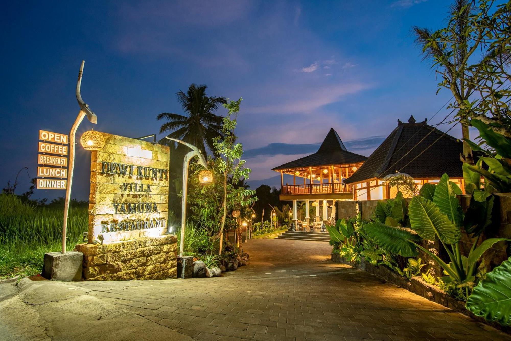Dewi Kunti Villa テガララン エクステリア 写真