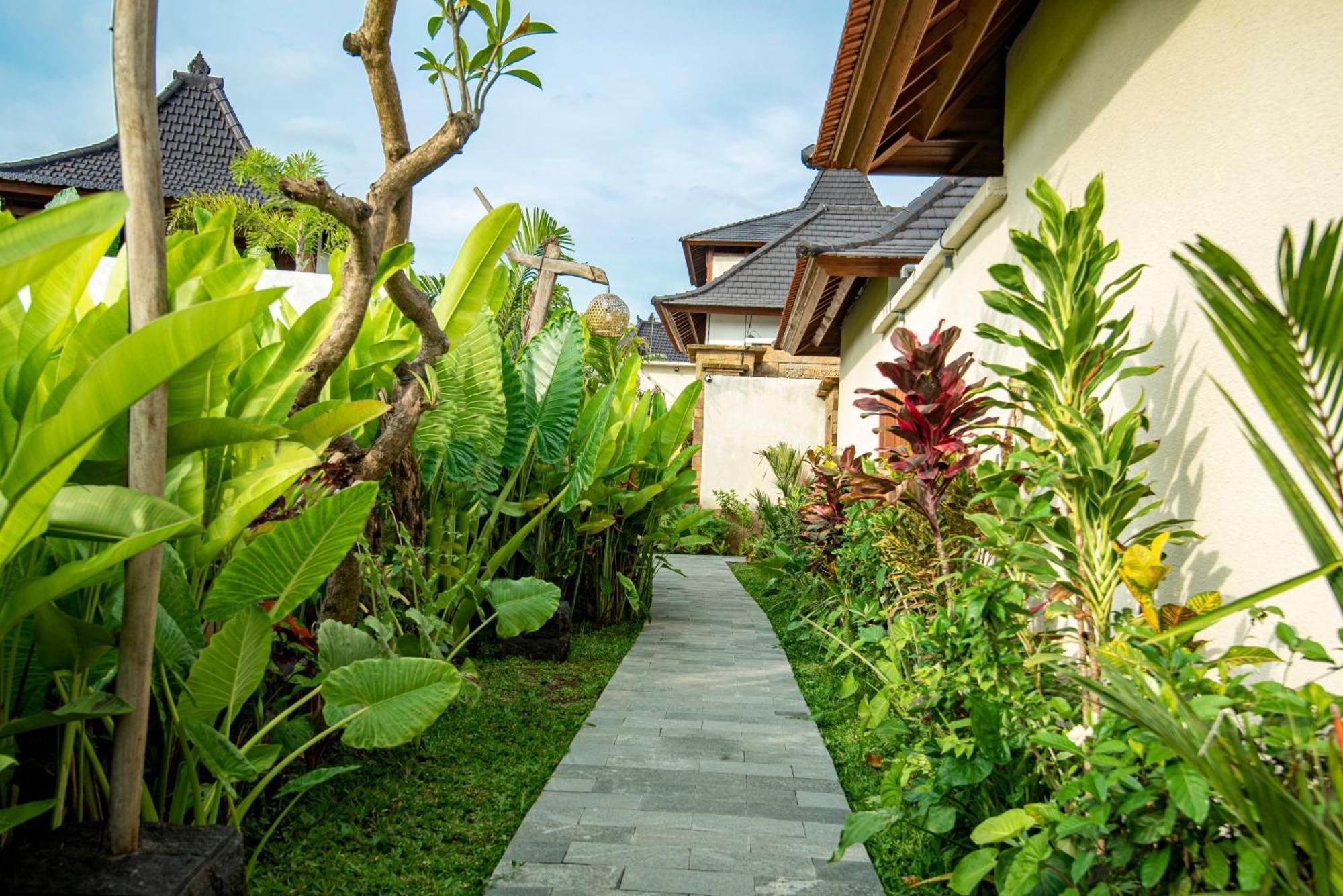 Dewi Kunti Villa テガララン エクステリア 写真