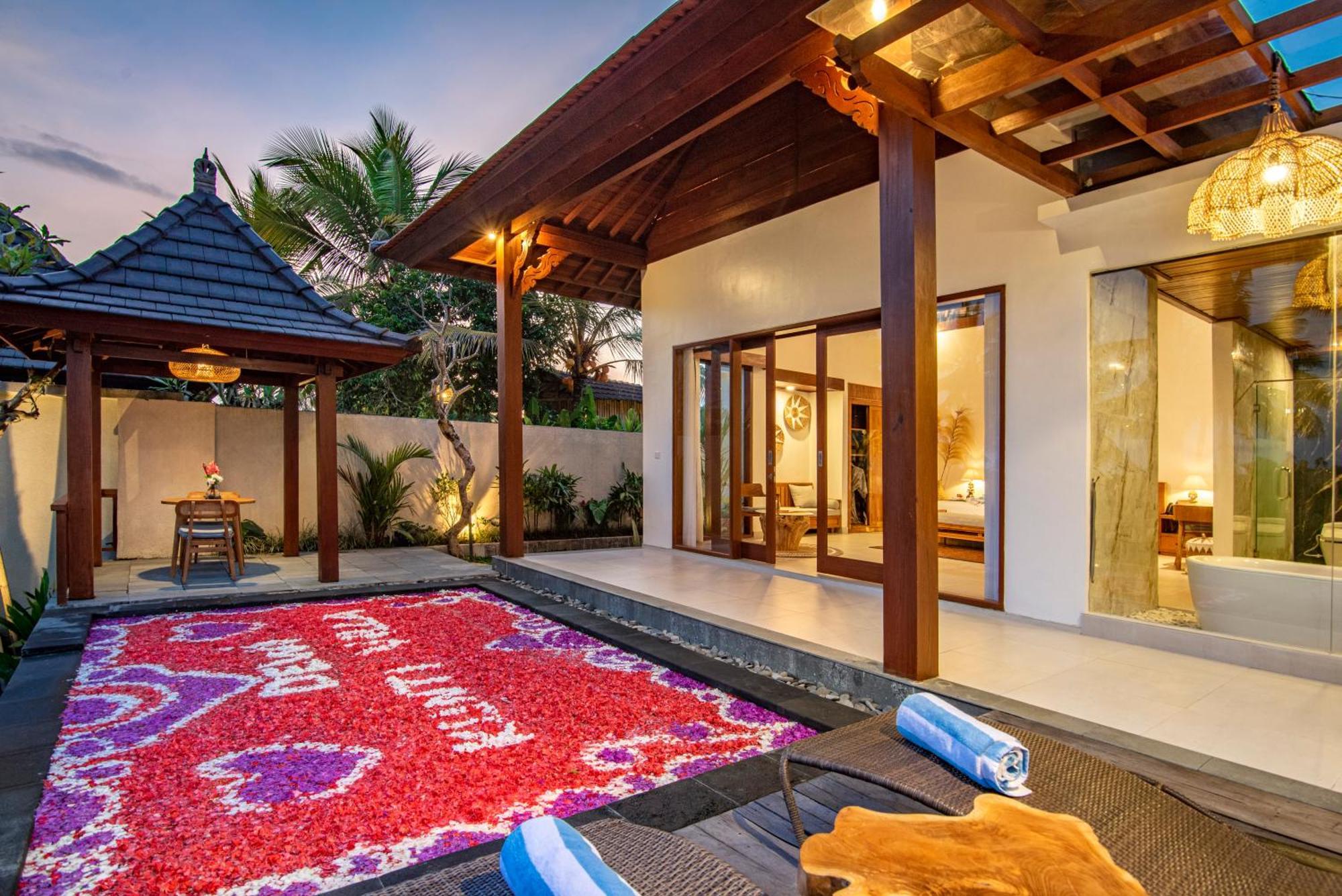 Dewi Kunti Villa テガララン エクステリア 写真