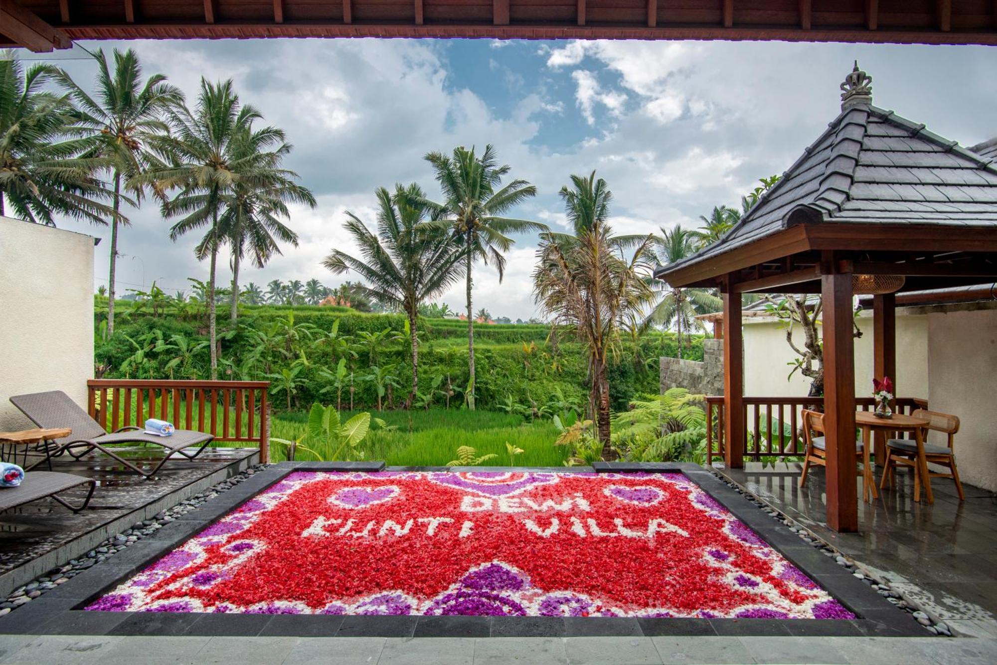 Dewi Kunti Villa テガララン エクステリア 写真