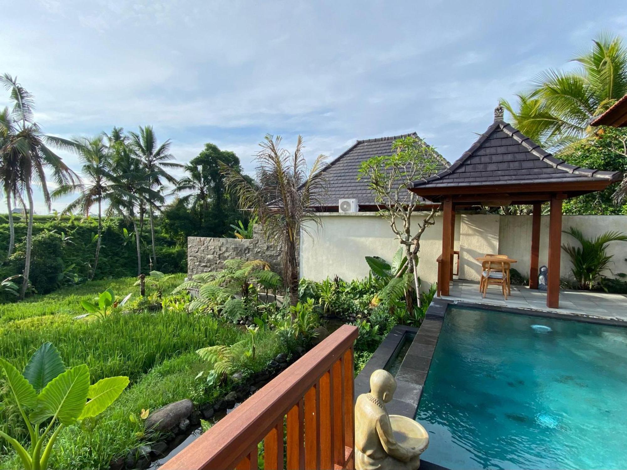 Dewi Kunti Villa テガララン エクステリア 写真