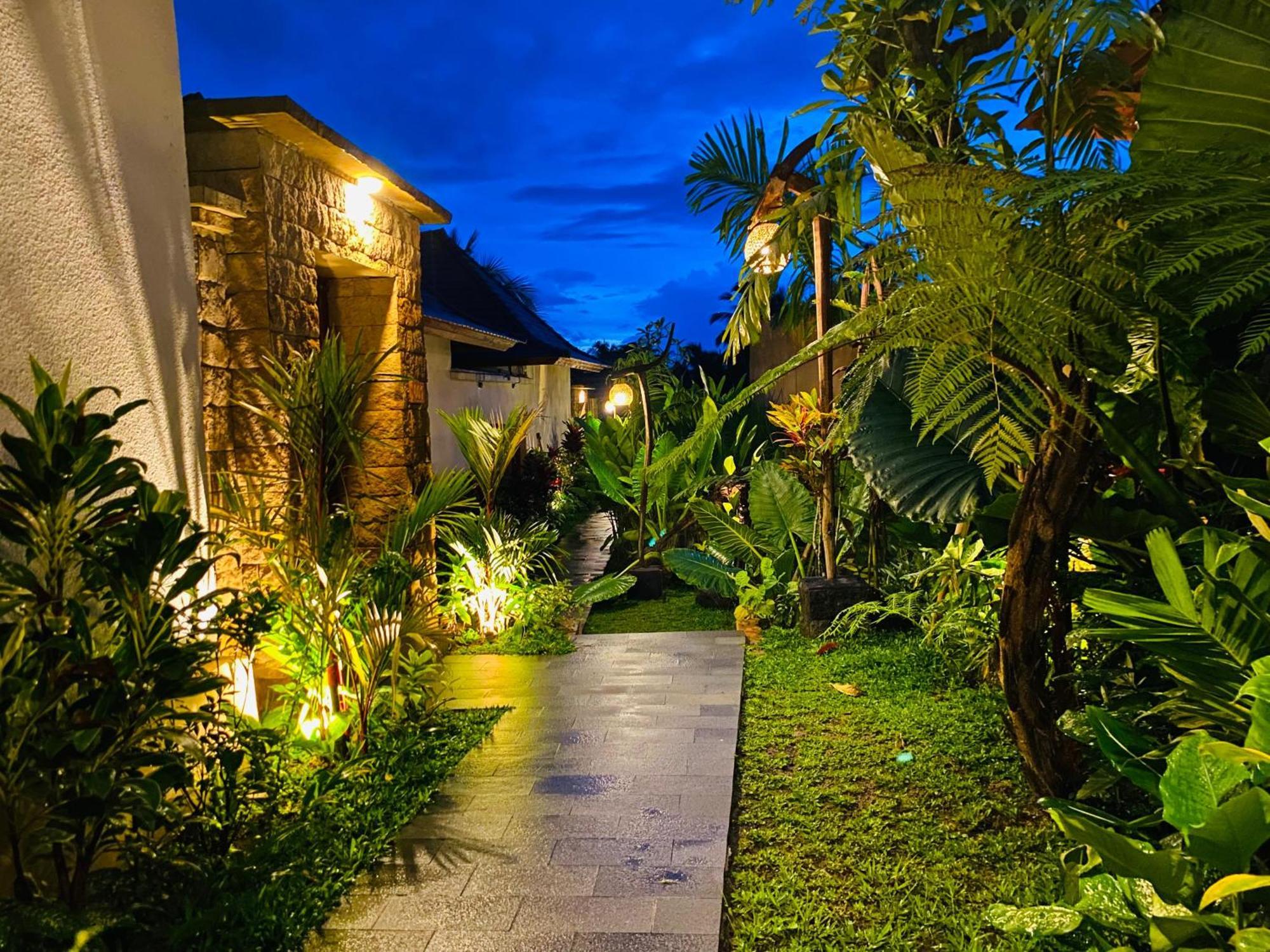 Dewi Kunti Villa テガララン エクステリア 写真
