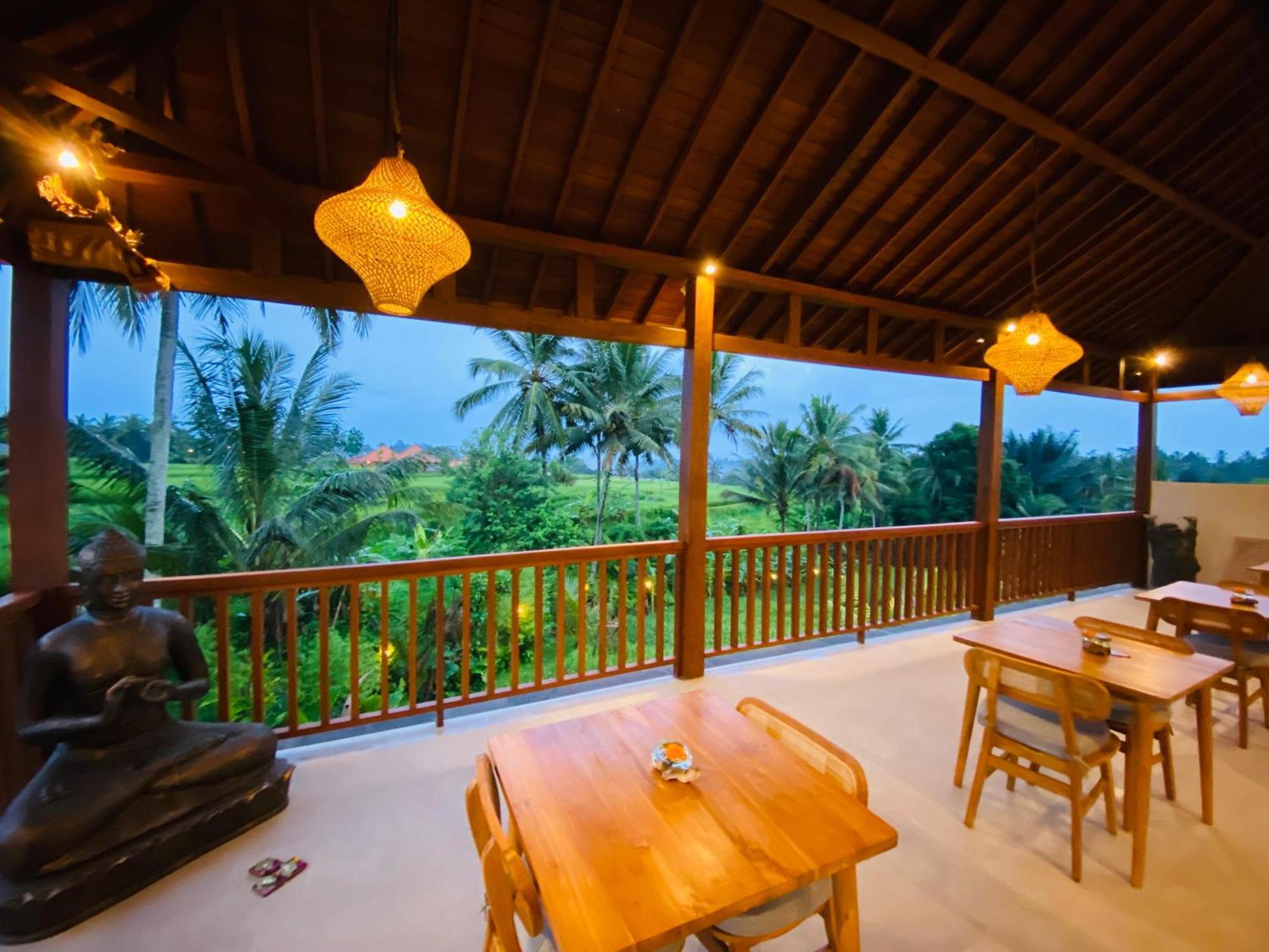 Dewi Kunti Villa テガララン エクステリア 写真
